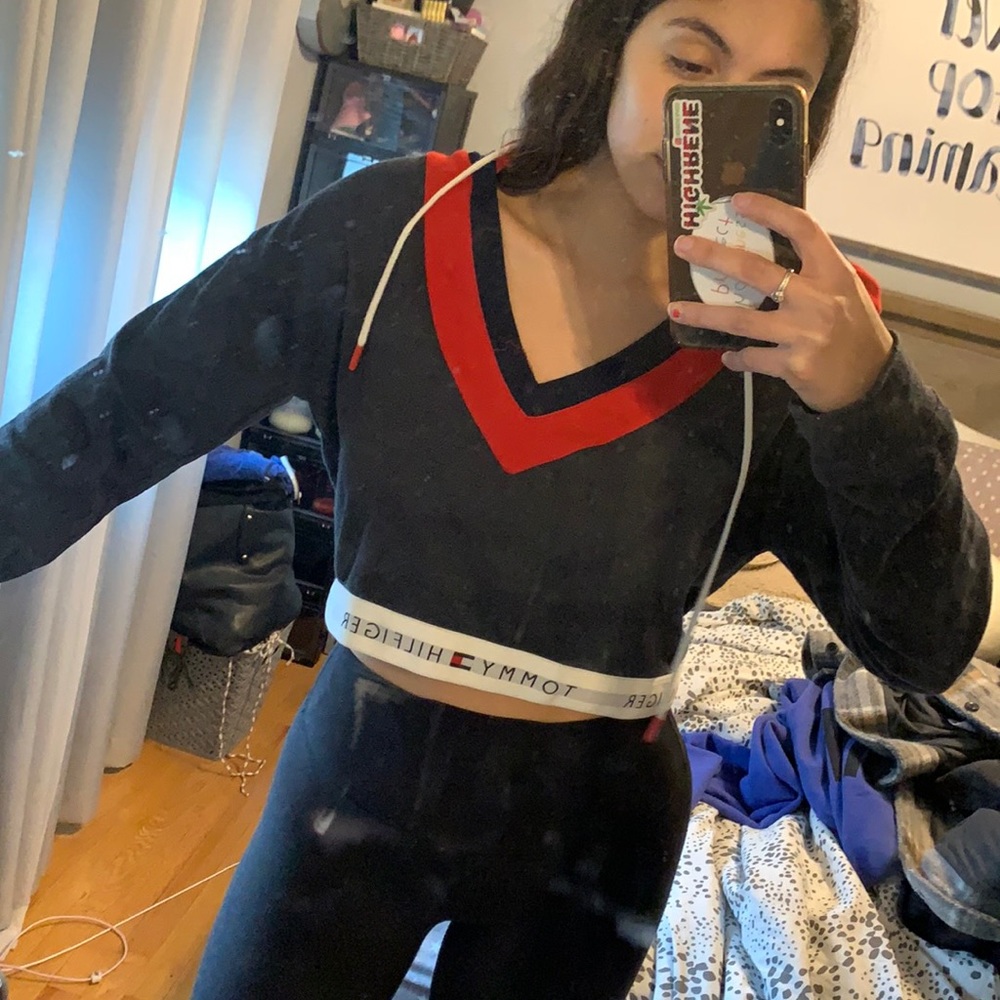 tommy hilfiger cropped sweatshirt